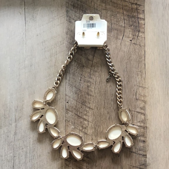 Statement Necklace and Earrings - Picture 4 of 6